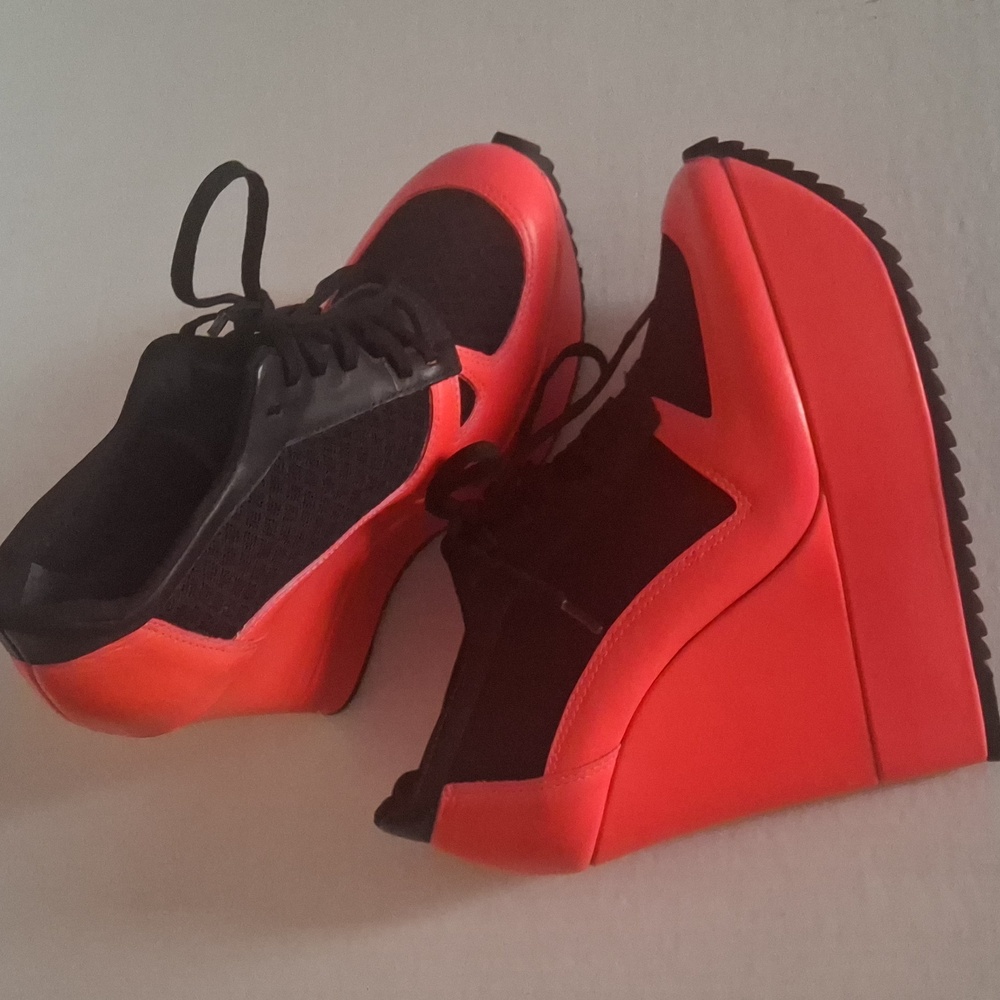 Ruthie Davis Vibrant Black and Red
